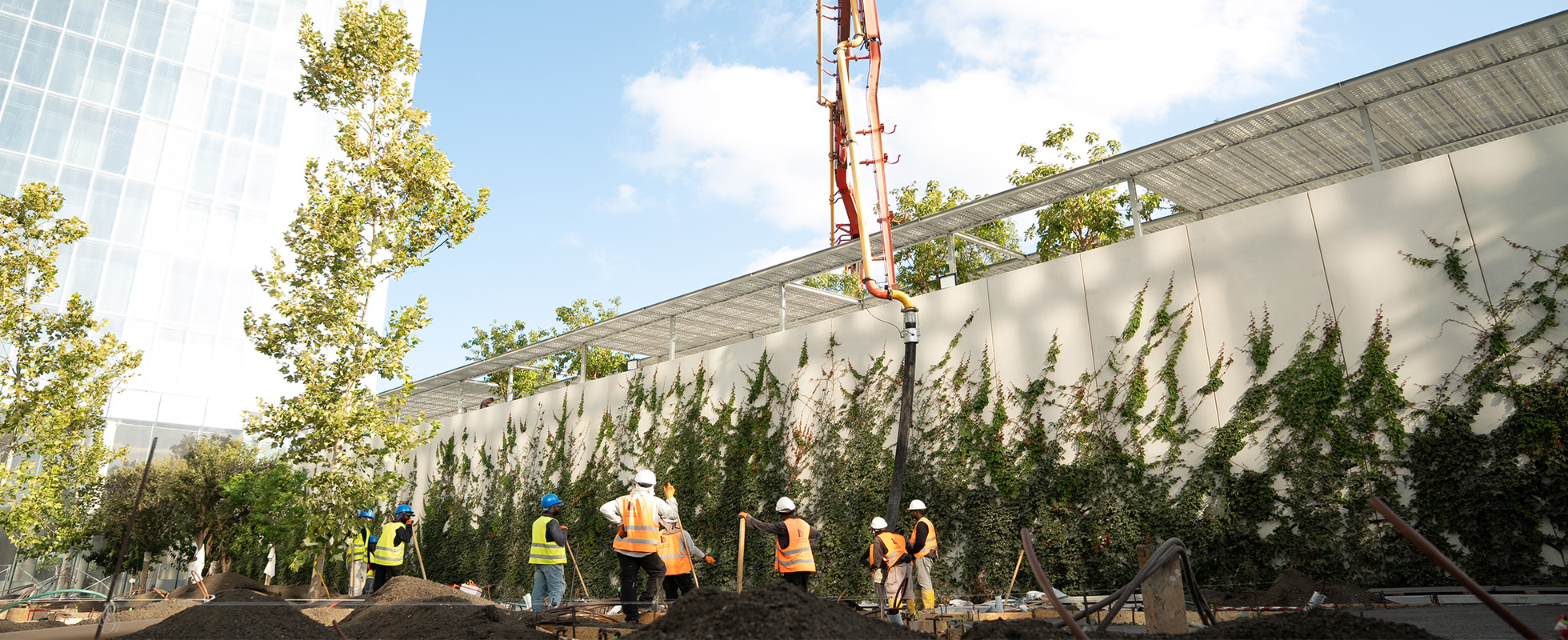 Realizzazione rapida di un giardino nell’atrio di un ufficio, Tel Aviv, Israele