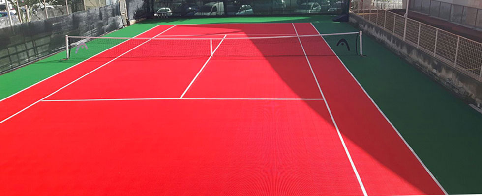 Restoration of a concrete tennis court with Gripper