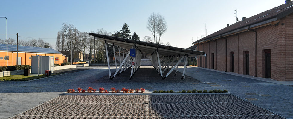 Entwässerungsbecken in einem Universitätscampus