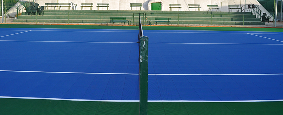 Pista de tenis en el club de remo de Padua, Italia