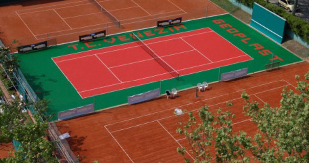 Tennis surface Gripper outdoor